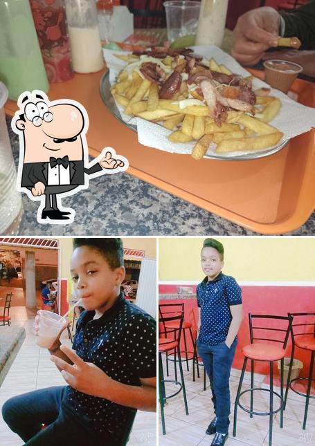 A imagem do Baby Lanches’s interior e comida