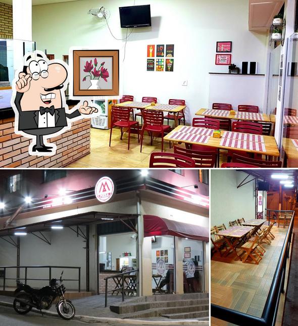 O interior do Mega Pizza