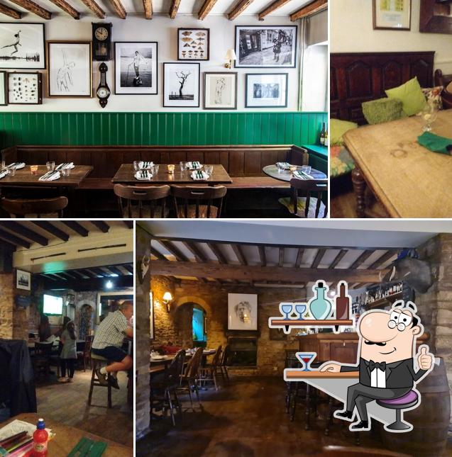 Find the best place to eat in ShiptonunderWychwood, autumn 2024