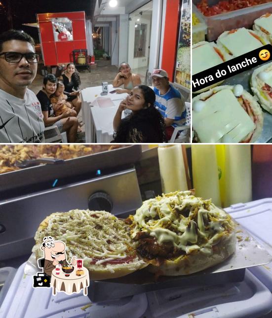 Esta é a imagem apresentando comida e interior no xis campeiro