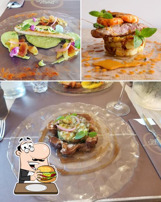 Essayez un hamburger à ACAMPA Restaurant