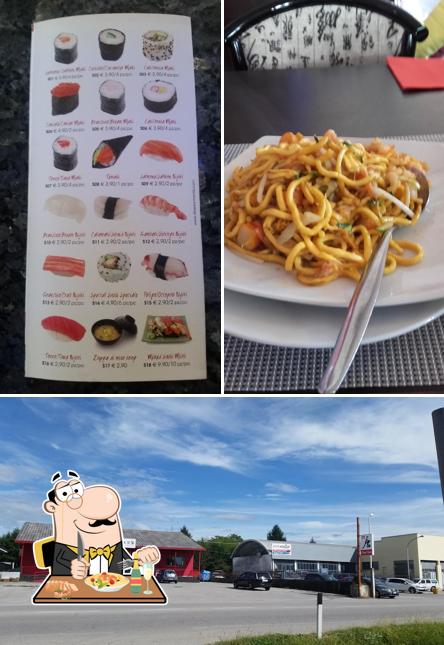 Guarda la immagine che presenta la cibo e esterno di Ristorante China Town