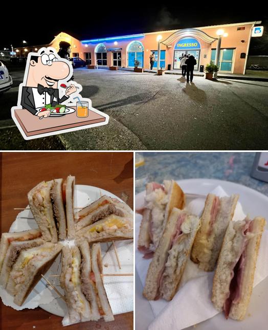 Guarda la foto che raffigura la cibo e esterno di ZonaGioco Bingo Treviso