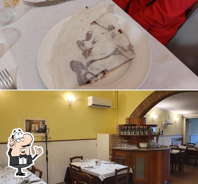Siediti a un tavolo di L'Artista Del Borlengo