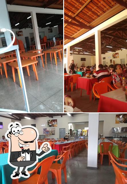 O interior do Chammas Grill Churrascaria