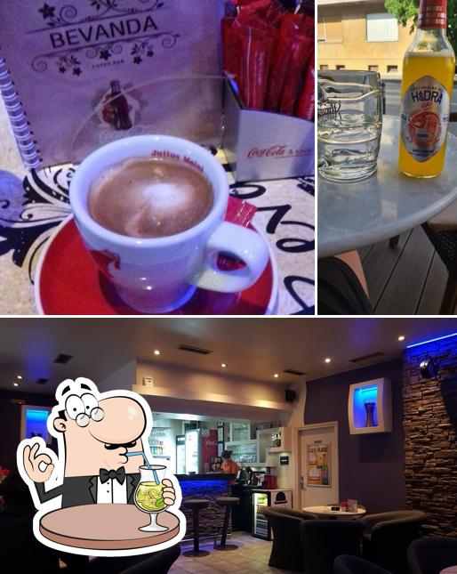 Caffe Bar Bevanda si caratterizza per la bevanda e interni