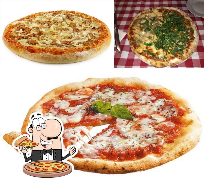 Pick pizza at PIZZERIA PUERTO ANDRATX - VITA FRESH