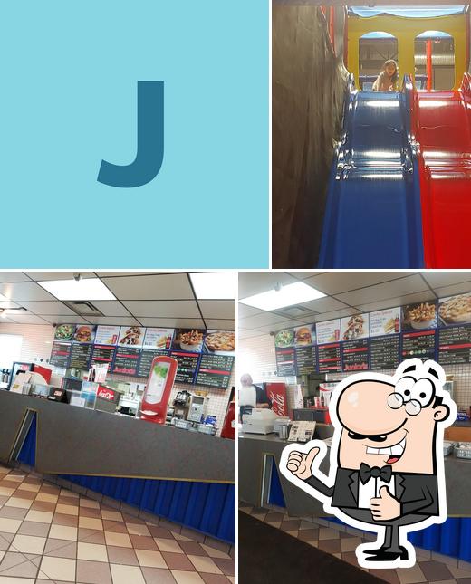 Vea esta foto de Junior's Restaurant