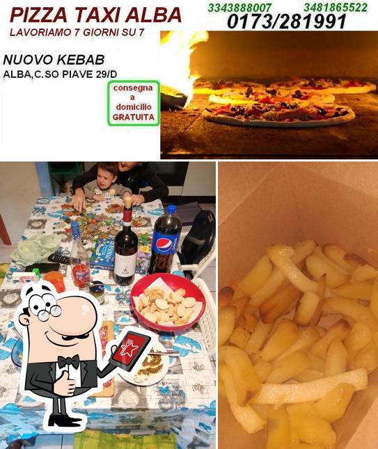 Voir cette photo de Pizza Taxi