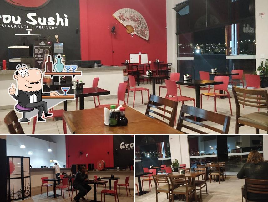 O interior do Grou Sushi restaurante e delivery