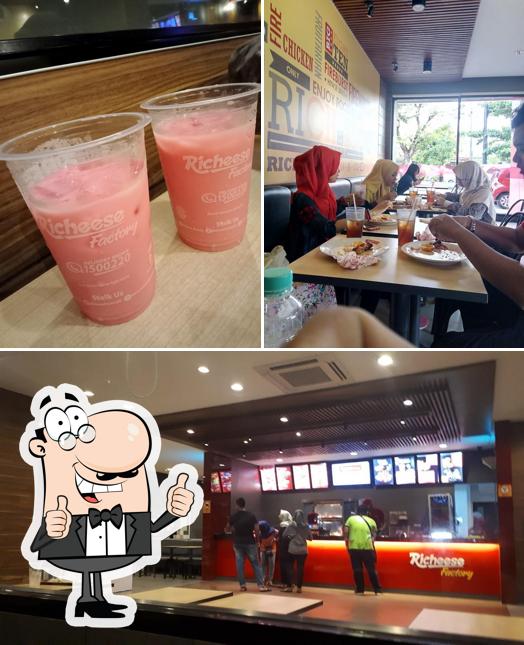 Restaurante Richeese Factory Majapahit, Semarang - Opiniones del ...