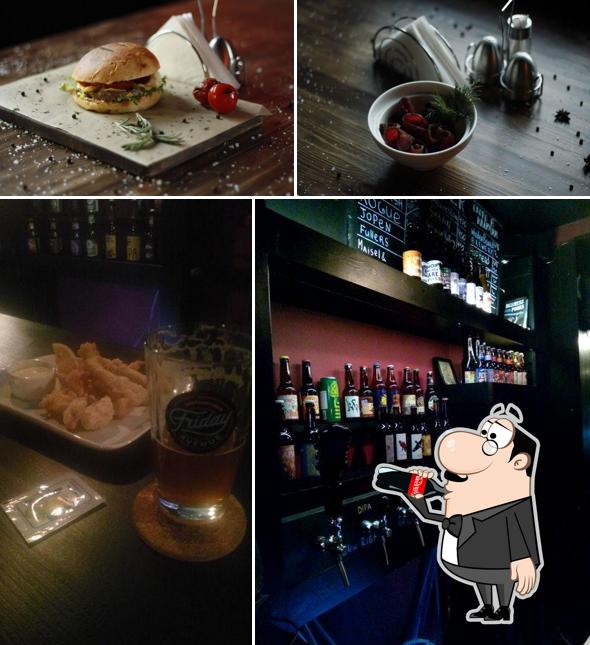 Observa las fotos donde puedes ver bebida y comida en SaintsPub