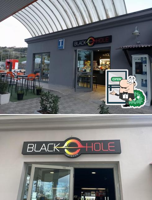 Gli esterni di area di servizio IP Black Hole Bar casette d'ete