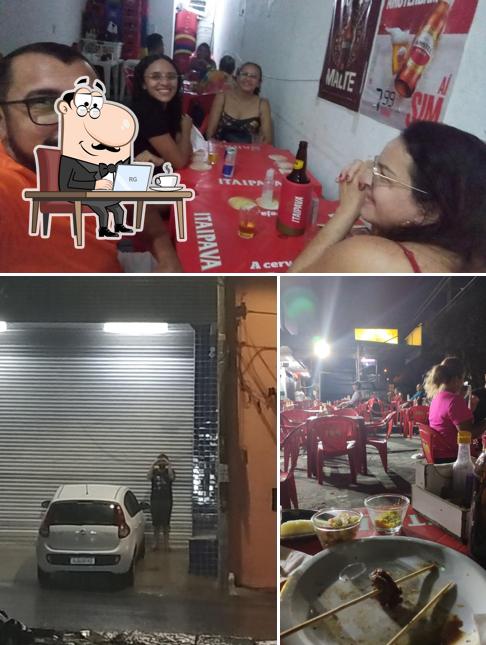 Veja imagens do interior do Espetos e Petiscos