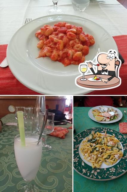 Carlo's si caratterizza per la cibo e bevanda
