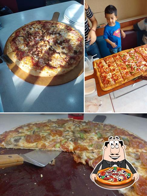 Order pizza at Pizza Hut Rio Nilo