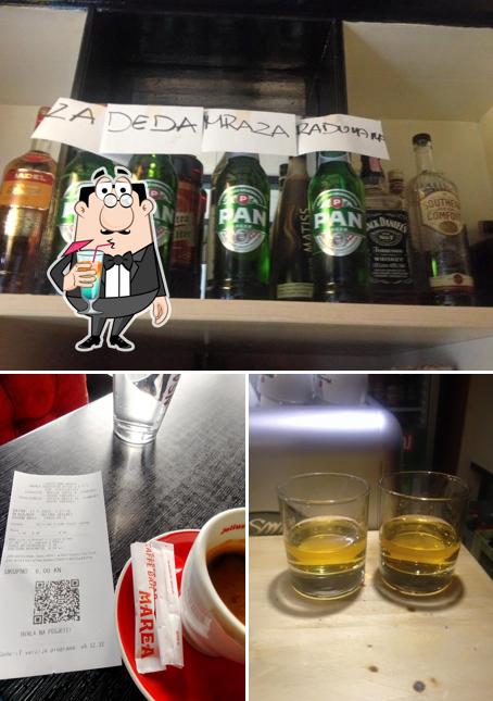 Goditi un drink dal menu