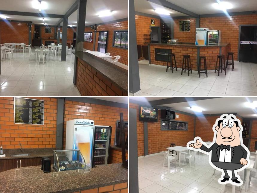 O interior do Na Cancha Sports e Bar