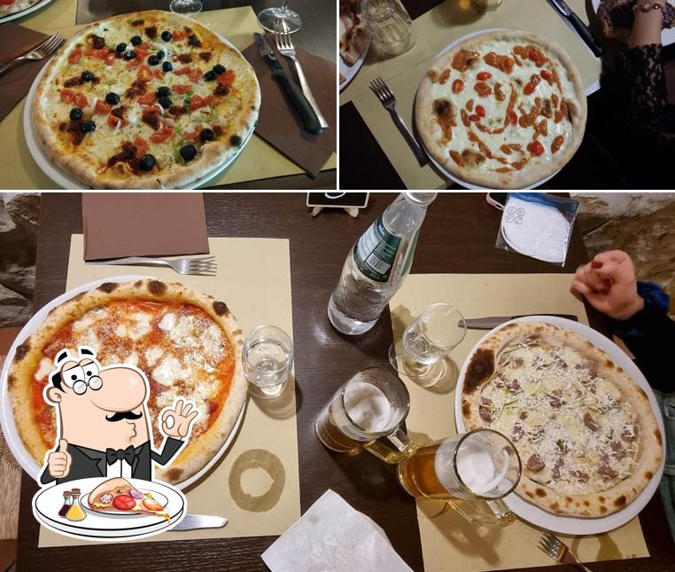 Ordina tra le svariate varianti di pizza