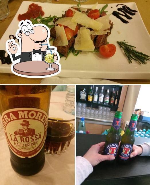 Among different things one can find drink and food at Bar Pizzeria Centri Sportivi