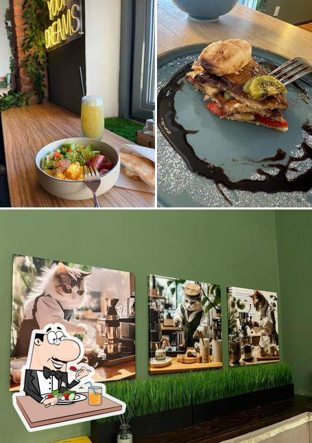 Это фотография, где изображены еда и напитки в Скрамбл