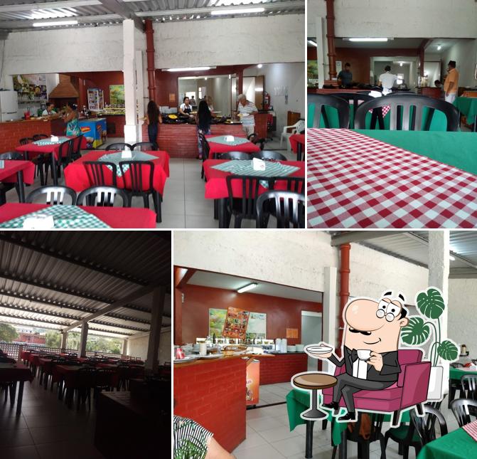 O interior do Restaurante Fogão A Lenha