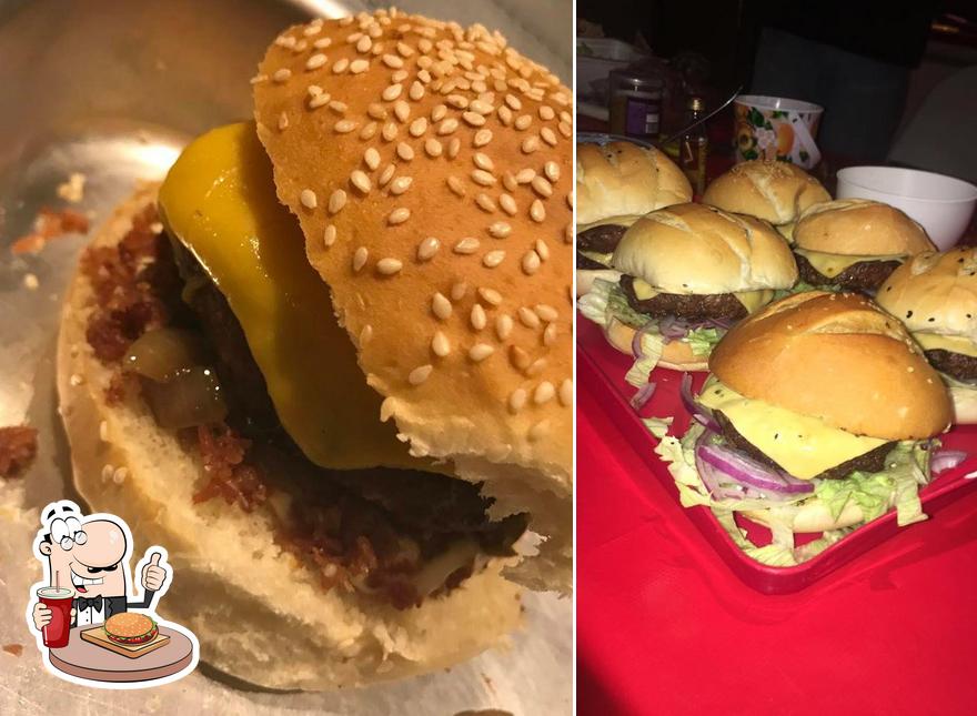 Delicie-se com um hambúrguer no Texas Burguer