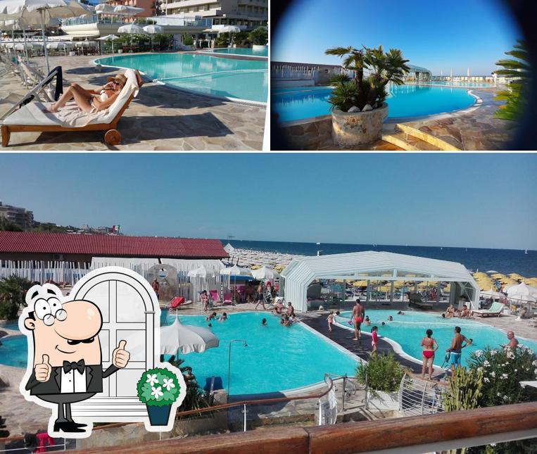 Gli esterni di Holiday Village .306