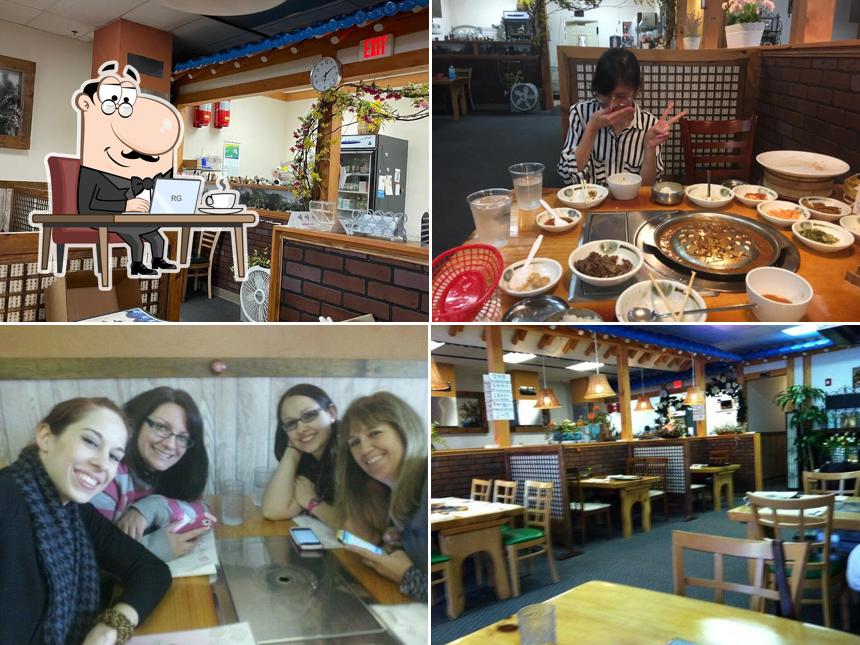 Blue House Korean BBQ in Mundelein Restaurant menu and reviews