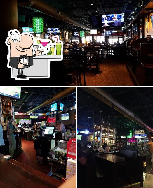 Johnny J's Pub & Grille, Strongsville, 15323 Pearl Rd in Strongsville