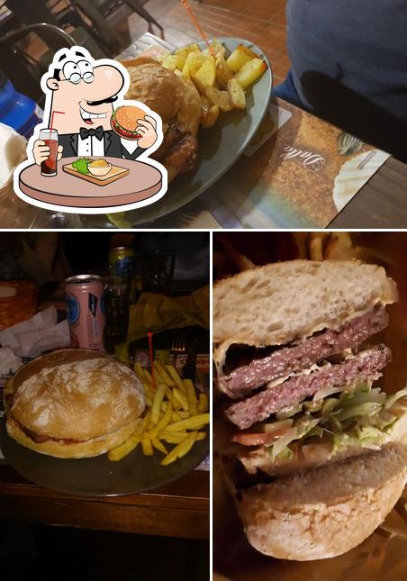 Ordina un hamburger a Pub Braceria Wanted