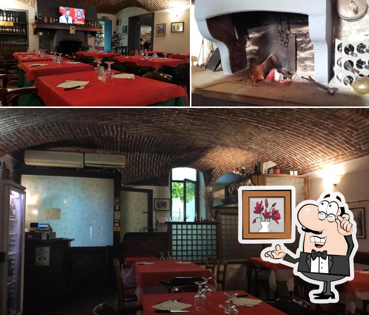 Dai un'occhiata agli interni di Pizzeria La Fontana