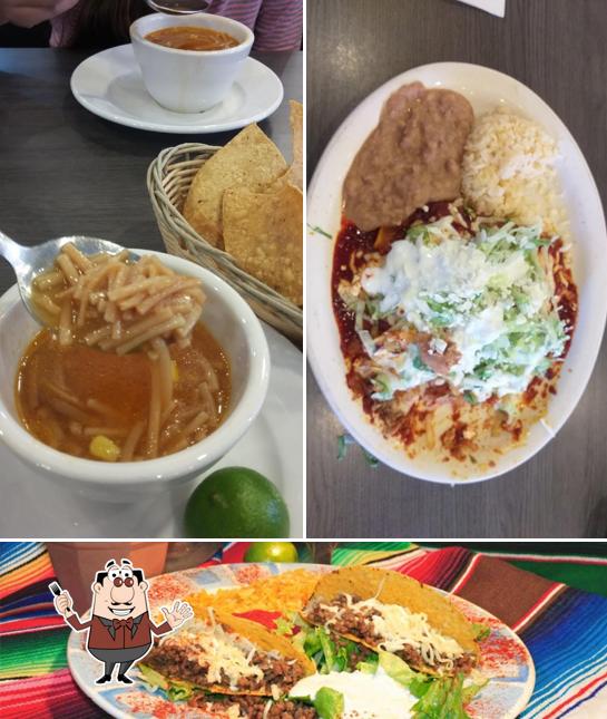 Еда в "Tacos Maru"
