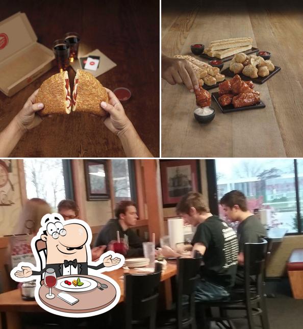 Pizza Hut, 3731 W Truman Blvd in Jefferson City Restaurant menu and reviews