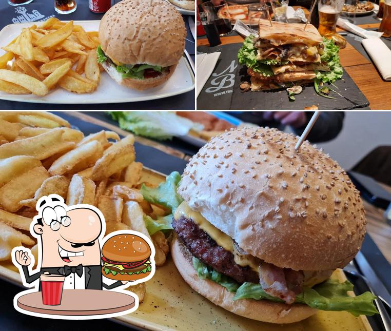Ordina un hamburger a Fabbrica in Pedavena Verona