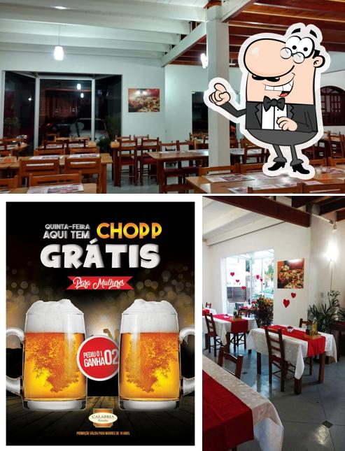 A imagem a Alô Pizza’s interior e cerveja