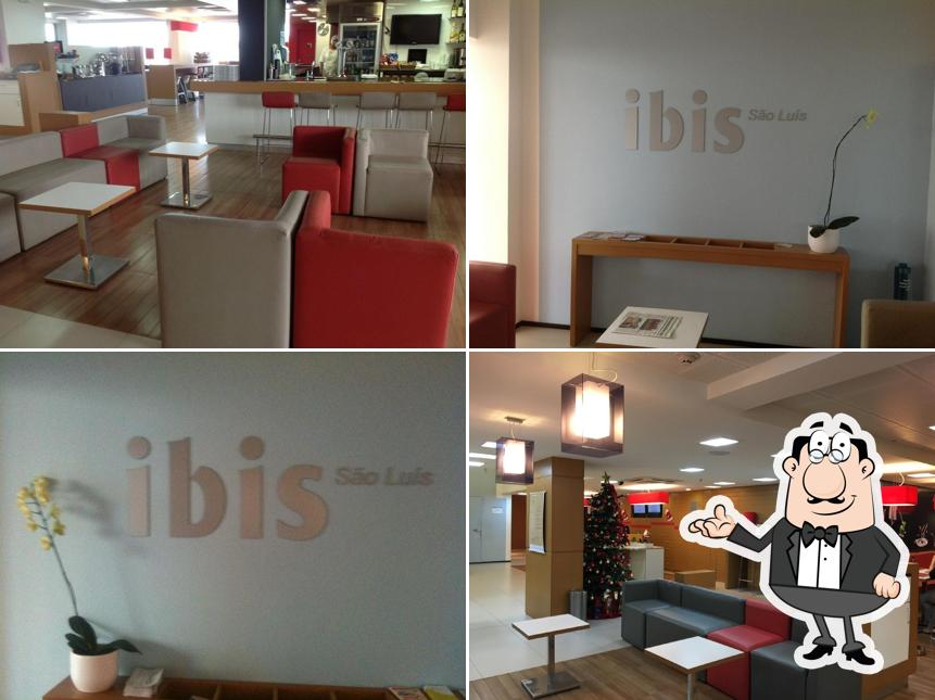 Sente em uma das mesas no Ibis Hotel São Luís