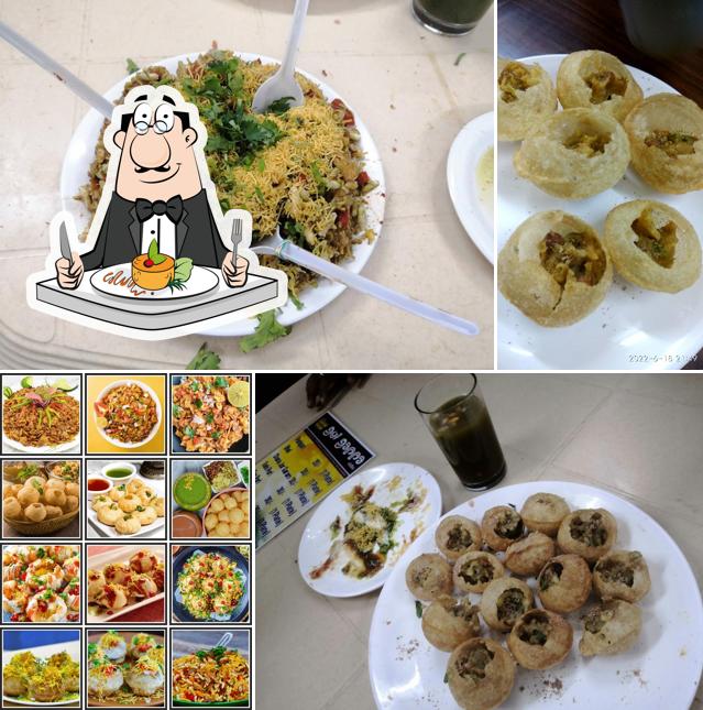 Meals at CHATRR PATRR GOL GAPPA STATION