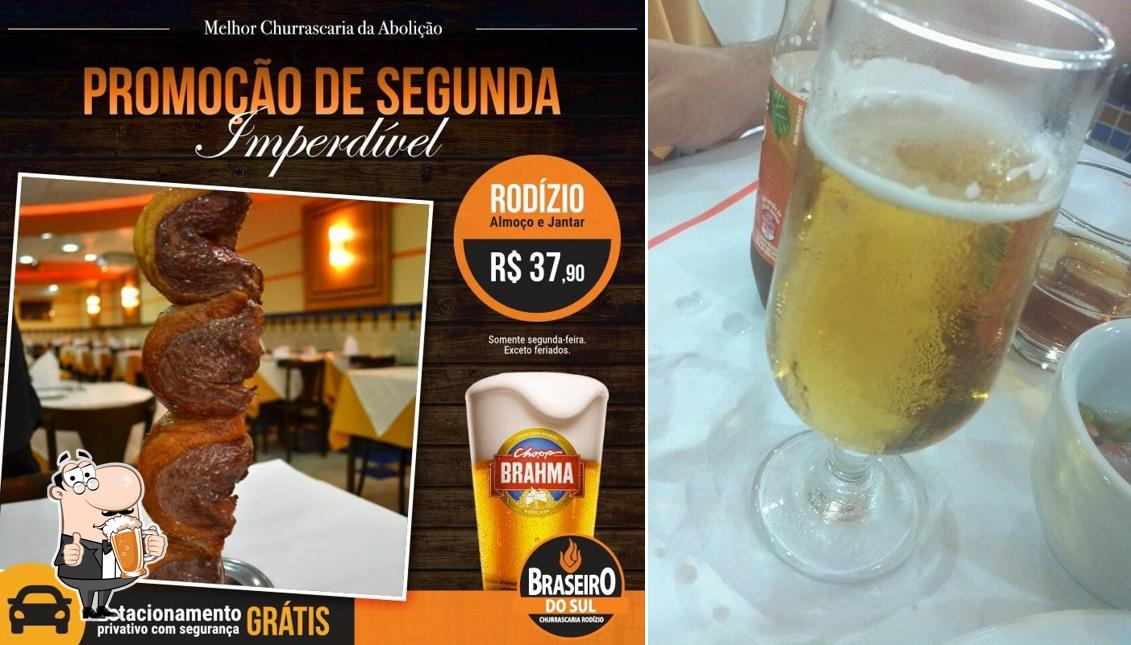 Desfute uma tulipa de cerveja leve ou escura