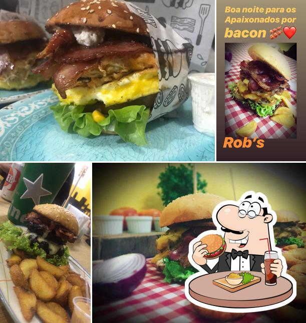 Experimente um dos hambúrgueres disponíveis no Rob's Burgers