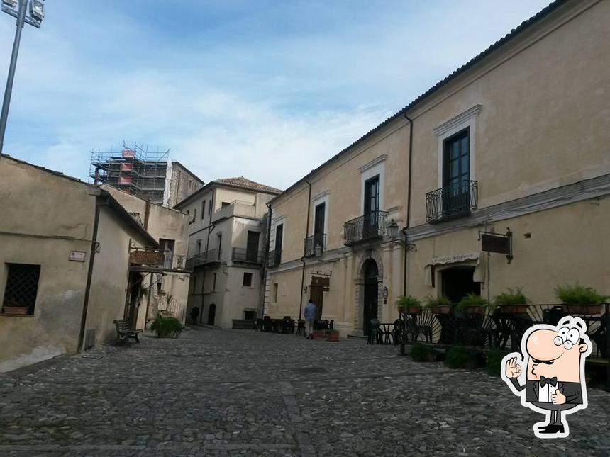 Ecco un'immagine di Bottega di Casa" Barbieri" in Altomonte - cs