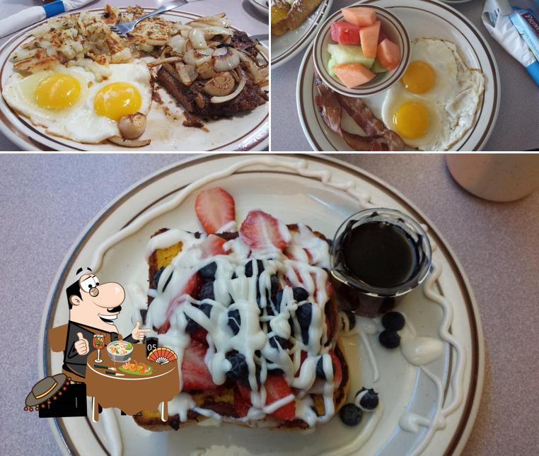 Golden Nugget Pancake House, 3001 N Central Ave in Chicago Restaurant