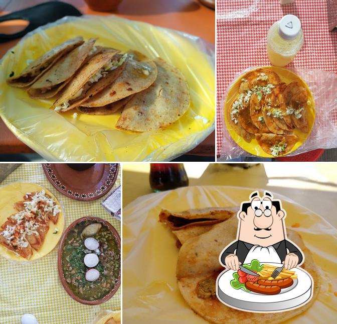 Еда в "Tacos De Canasta Huracan"