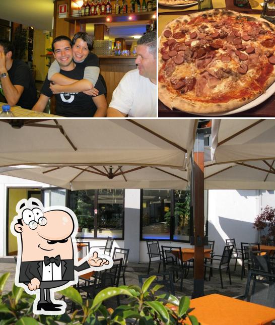 La foto della interni e pizza di Malua