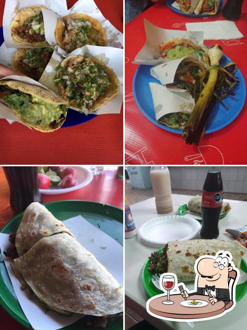 Platos en Tacos El Zurdo