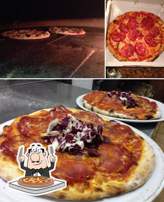 Order pizza at Ristorante con alloggio Valsole
