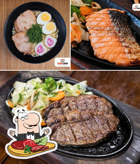 Experimente refeições de carne no Yakyoi Yakisoba & Delícias Orientais