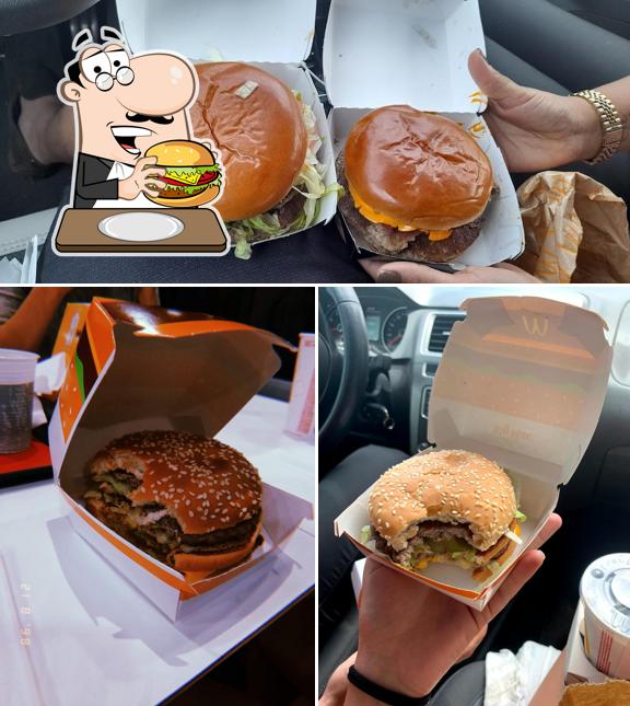 Pide una hamburguesa en McDonald's Jardim Canadá