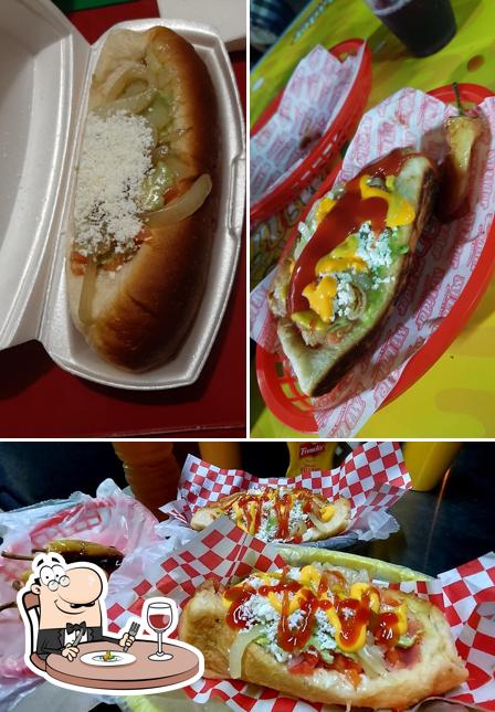 Food at Hot Dogs Mi Líder