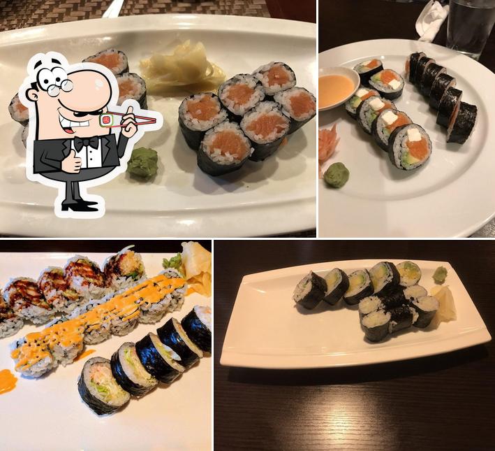 Prueba uno de sus distintos tipos de sushi